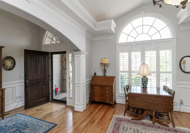 Photo 3 of Sale Pending at 5932 Rainbow Springs Dr, Chattanooga, TN 37416 | MLS# 1543020 | Listing updated on 2026-09-29