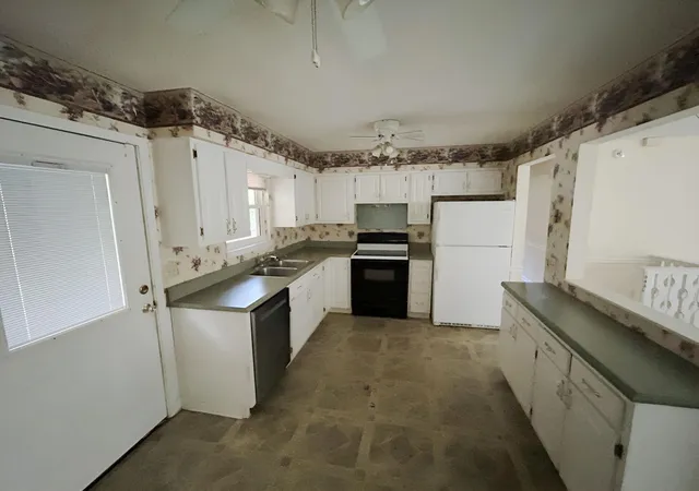 Photo 3 of Single family home for sale at 915 Crest Dr, Chickamauga, GA 30707 | MLS# 1542495 | Listing updated on 2026-09-16