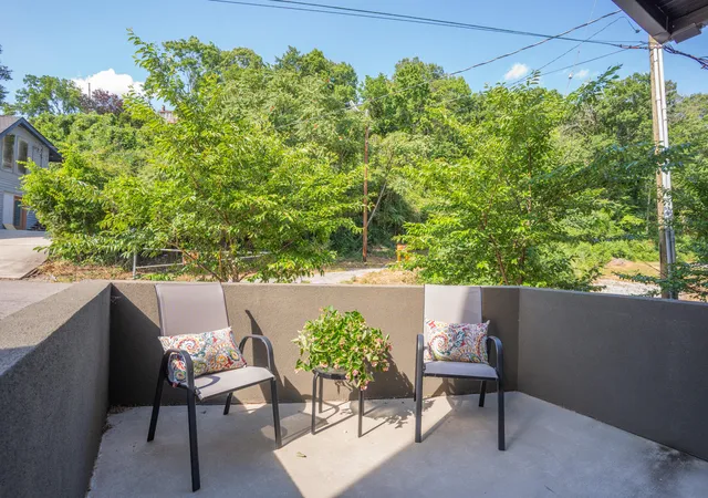 Photo 2 of Townhouse for sale at 724 W Bell Ave #118, Chattanooga, TN 37405 | MLS# 1542547 | Listing updated on 2026-09-10