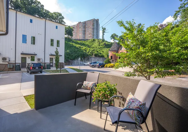 Photo 3 of Townhouse for sale at 724 W Bell Ave #118, Chattanooga, TN 37405 | MLS# 1542547 | Listing updated on 2026-09-10