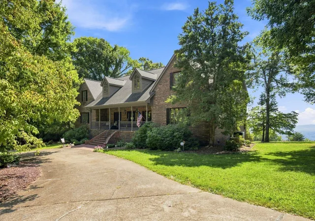Photo 3 of Sale Pending at 8624 Brow Lake Rd, Soddy Daisy, TN 37379 | MLS# 1542524 | Listing updated on 2026-09-10