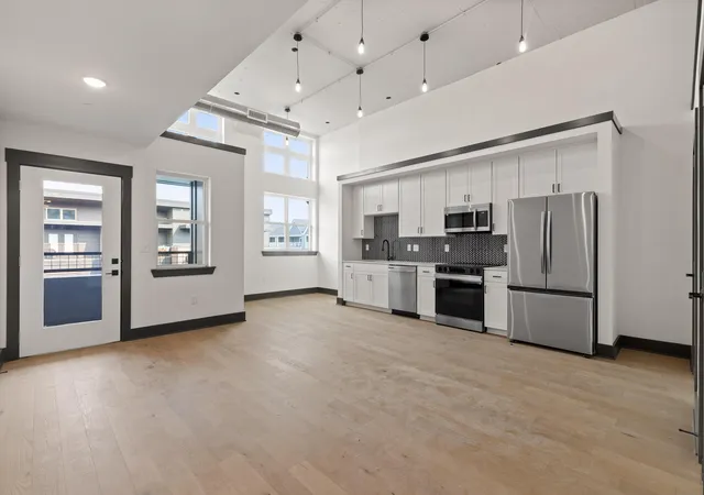Photo 2 of Condo for sale at 2424 E 18th Street #212, Chattanooga, TN 37404 | MLS# 1542531 | Listing updated on 2026-09-10