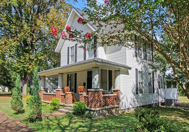 Single family home for sale at 207 Magnolia Ave, South Pittsburg, TN 37380 | MLS# 1543010
