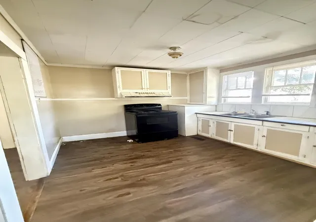 Photo 4 of Single family home for sale at 403 S Cherokee St, La Fayette, GA 30728 | MLS# 1542688 | Listing updated on 2026-10-06