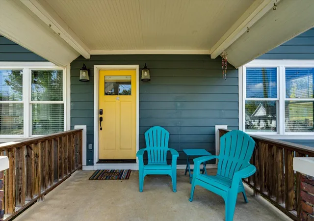 Photo 2 of Single family home for sale at 901 S Highland Park Ave, Chattanooga, TN 37404 | MLS# 1542634 | Listing updated on 2026-09-12