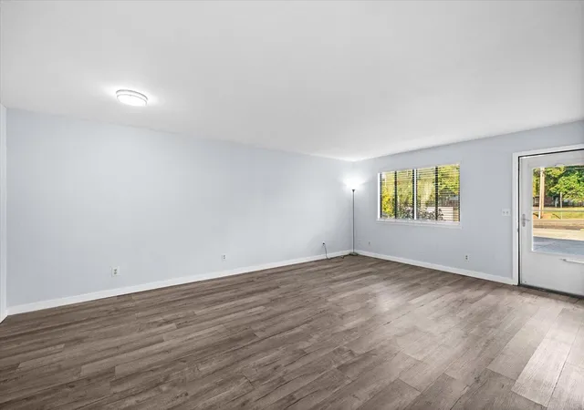 Listing Photo 4 - Condo for sale in building located at 303 Crystal Pl, Dalton, GA 30720 - Unit #Apt 14