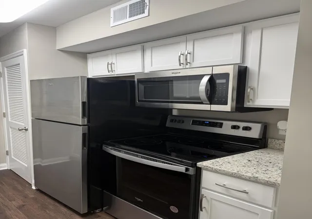 Photo 4 of Condo for sale at 900 Mountain Crk Rd #M169, Chattanooga, TN 37405 | MLS# 1542715 | Listing updated on 2026-10-21