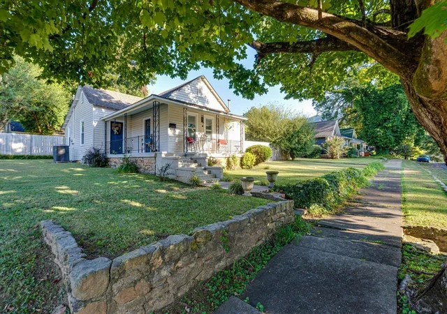 Single family home for sale at 318 Locust Ave, South Pittsburg, TN 37380 | MLS# 1543017