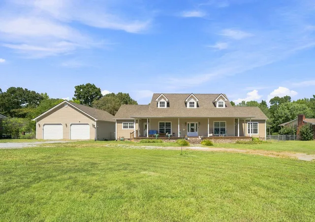 Single family home for sale at 324 Hurtt Rd, Chickamauga, GA 30707 | MLS# 1542731