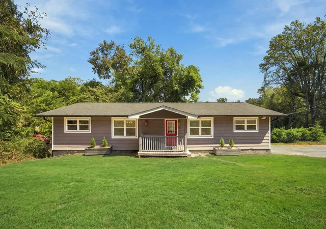 Photo 1 of Single family home for sale at 126 Ridge Rd, Chattanooga, TN 37411 | MLS# 1542732 | Listing updated on 2026-10-05