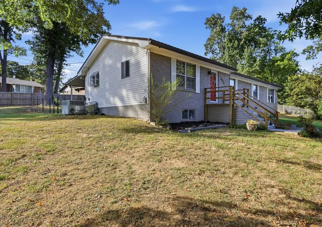 Photo 2 of Single family home for sale at 3921 Sherlin Dr, Chattanooga, TN 37412 | MLS# 1542757 | Listing updated on 2026-10-18