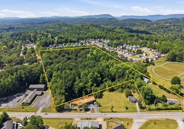 Photo 1 of Sale Pending at 4320 Bonny Oaks Dr, Chattanooga, TN 37416 | MLS# 1542793 | Listing updated on 2026-10-19