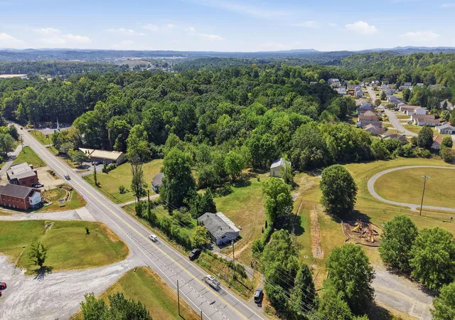 Photo 2 of Sale Pending at 4320 Bonny Oaks Dr, Chattanooga, TN 37416 | MLS# 1542793 | Listing updated on 2026-10-19