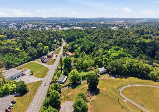Photo 3 of Sale Pending at 4320 Bonny Oaks Dr, Chattanooga, TN 37416 | MLS# 1542793 | Listing updated on 2026-10-19