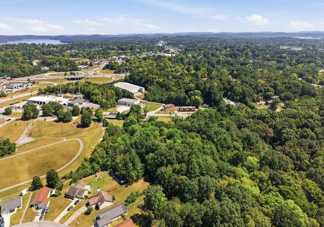 Photo 4 of Sale Pending at 4320 Bonny Oaks Dr, Chattanooga, TN 37416 | MLS# 1542793 | Listing updated on 2026-10-19