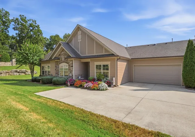 Listing Photo 1 - Condo for sale in building located at 1662 Sedgefield Dr, Ooltewah, TN 37363 - Unit #7C