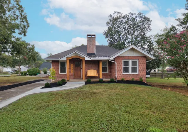 Photo 1 of Sale Pending at 1207 Spring Crk Rd, Chattanooga, TN 37412 | MLS# 1543326 | Listing updated on 2026-10-14