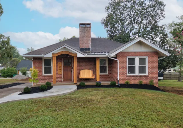 Photo 2 of Sale Pending at 1207 Spring Crk Rd, Chattanooga, TN 37412 | MLS# 1543326 | Listing updated on 2026-10-14