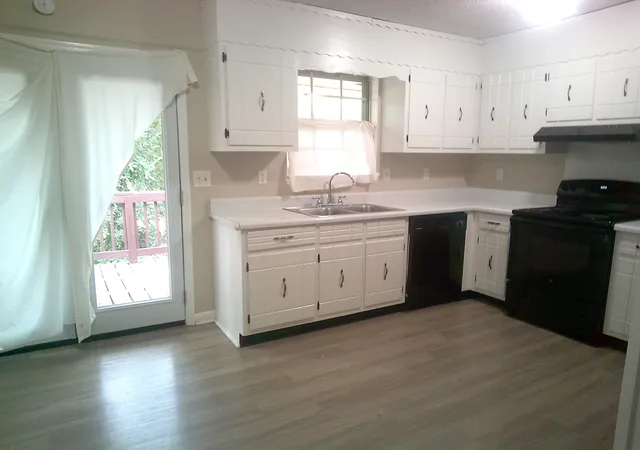 Photo 3 of Multi family home for sale at 3624 Shirl Jo Ln, Chattanooga, TN 37412 | MLS# 1542845 | Listing updated on 2026-10-23