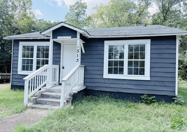 Photo 2 of Single family home for sale at 1313 Bradt St, Chattanooga, TN 37406 | MLS# 1542856 | Listing updated on 2026-09-16