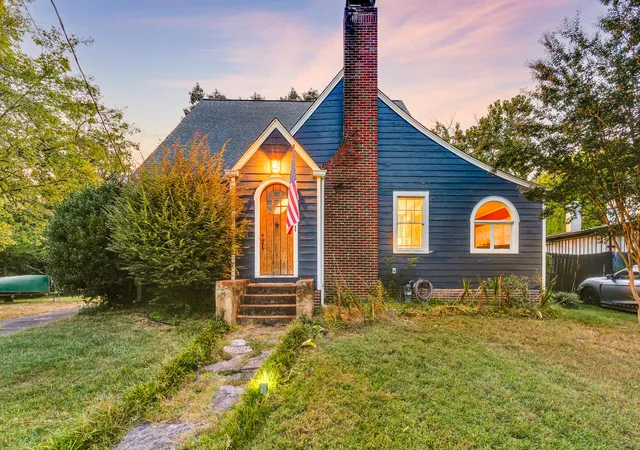 Photo 1 of Sale Pending at 209 Hillcrest Ave, Chattanooga, TN 37411 | MLS# 1543160 | Listing updated on 2026-10-16