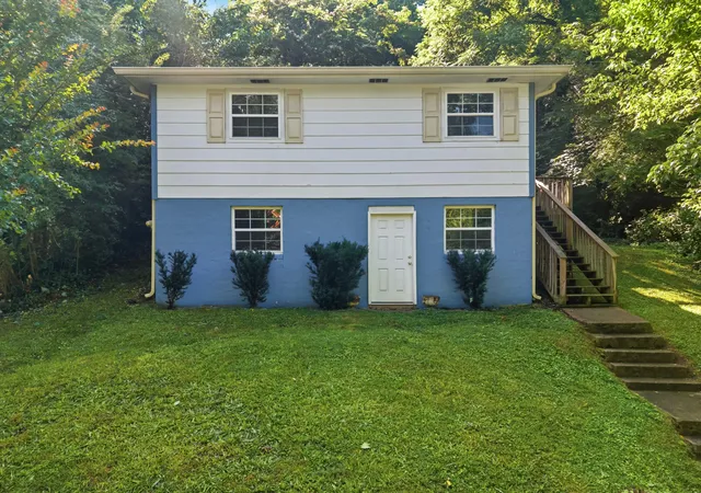 Photo 1 of Sale Pending at 108 Goodson Ave, Chattanooga, TN 37405 | MLS# 1542871 | Listing updated on 2026-10-10