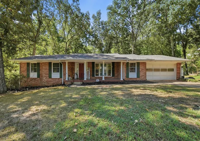 Photo 1 of Single family home for sale at 5835 Northshore Dr, Hixson, TN 37343 | MLS# 1542903 | Listing updated on 2026-10-21
