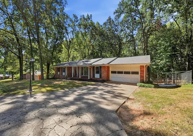 Photo 2 of Single family home for sale at 5835 Northshore Dr, Hixson, TN 37343 | MLS# 1542903 | Listing updated on 2026-10-21