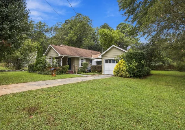 Photo 2 of Single family home for sale at 808 S Chattanooga St, La Fayette, GA 30728 | MLS# 1543349 | Listing updated on 2026-10-15