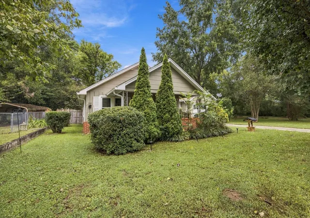 Photo 3 of Single family home for sale at 808 S Chattanooga St, La Fayette, GA 30728 | MLS# 1543349 | Listing updated on 2026-10-15