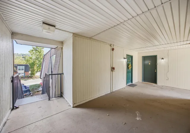 Photo 3 of Condo for sale at 900 Mountain Crk Rd #Q265, Chattanooga, TN 37405 | MLS# 1542937 | Listing updated on 2026-09-28