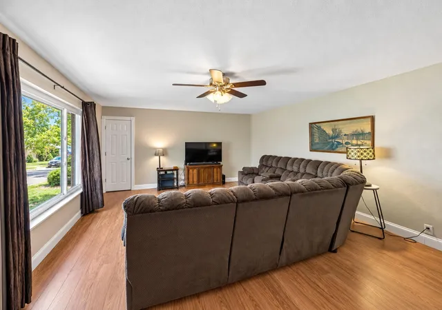 Photo 3 of Single family home for sale at 411 Pine Ave, South Pittsburg, TN 37380 | MLS# 1543003 | Listing updated on 2026-10-23