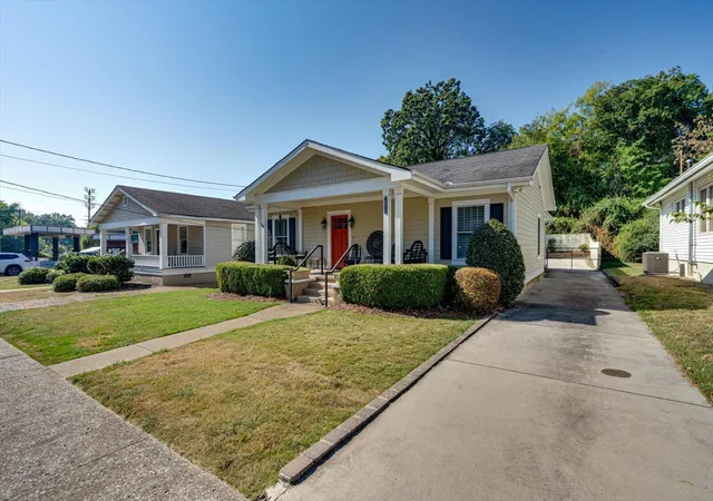 Photo 3 of Single family home for sale at 1212 Dartmouth St, Chattanooga, TN 37405 | MLS# 1543253 | Listing updated on 2026-10-21