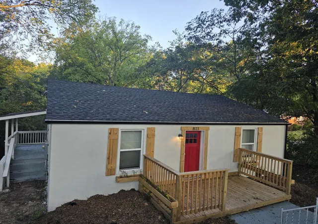 Photo 2 of Single family home for sale at 813 Greenwood Rd, Chattanooga, TN 37411 | MLS# 1542969 | Listing updated on 2026-09-17