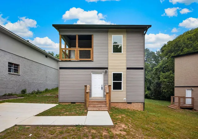 Photo 3 of Single family home for sale at 3901 Meadow Ln, Chattanooga, TN 37406 | MLS# 1542971 | Listing updated on 2026-09-17