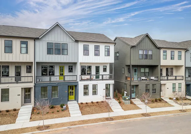 Photo 1 of Townhouse for sale at 140 Peerless Ave #53, Chattanooga, TN 37405 | MLS# 1543100 | Listing updated on 2026-10-30