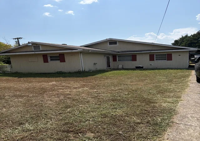 Photo 1 of Sale Pending at 1824 E 27th Street, Chattanooga, TN 37407 | MLS# 1543104 | Listing updated on 2026-09-23