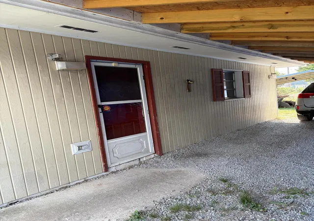Photo 3 of Sale Pending at 1824 E 27th Street, Chattanooga, TN 37407 | MLS# 1543104 | Listing updated on 2026-09-23