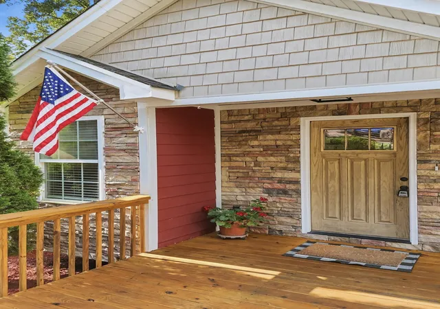 Photo 3 of Single family home for sale at 3504 Shelby Cir, Chattanooga, TN 37412 | MLS# 1543307 | Listing updated on 2026-10-23