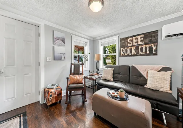Photo 3 of Sale Pending at 714 Merriam St, Chattanooga, TN 37405 | MLS# 1543219 | Listing updated on 2026-10-09