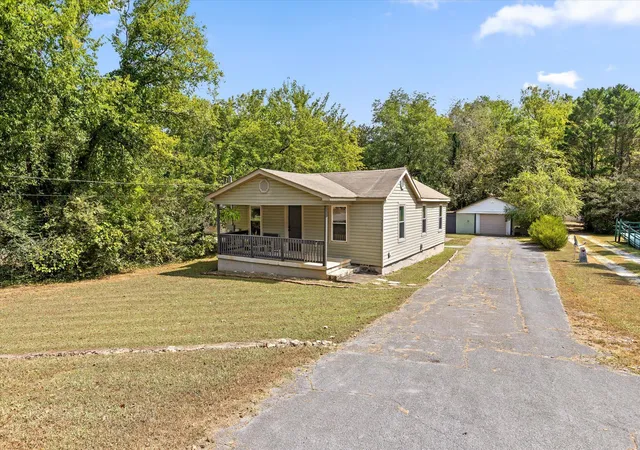 Photo 1 of Single family home for sale at 4026 Denham Rd, Chattanooga, TN 37406 | MLS# 1543275 | Listing updated on 2026-10-11