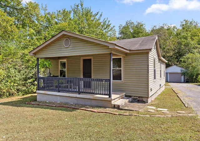 Photo 2 of Single family home for sale at 4026 Denham Rd, Chattanooga, TN 37406 | MLS# 1543275 | Listing updated on 2026-10-11
