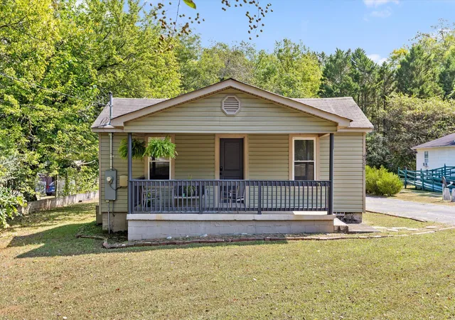 Photo 3 of Single family home for sale at 4026 Denham Rd, Chattanooga, TN 37406 | MLS# 1543275 | Listing updated on 2026-10-11