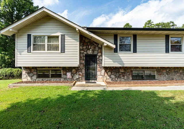 Photo 1 of Single family home for sale at 276 E Sharon Cir, Ringgold, GA 30736 | MLS# 1543298 | Listing updated on 2026-10-05