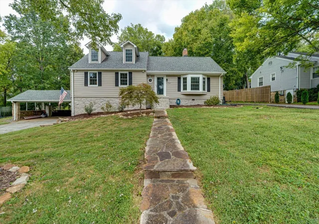 Photo 2 of Single family home for sale at 1204 Aladdin Rd, Lookout Mountain, GA 30750 | MLS# 1543306 | Listing updated on 2026-09-24