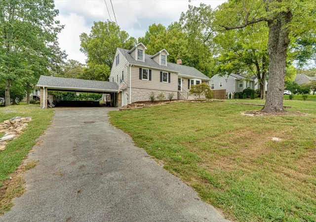 Photo 3 of Single family home for sale at 1204 Aladdin Rd, Lookout Mountain, GA 30750 | MLS# 1543306 | Listing updated on 2026-09-24