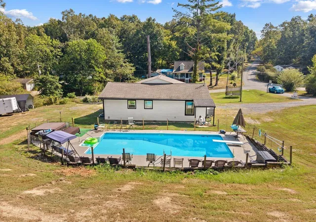 Photo 1 of Single family home for sale at 572 Lee Joan Dr Nw, Dalton, GA 30721 | MLS# 1543315 | Listing updated on 2026-10-19