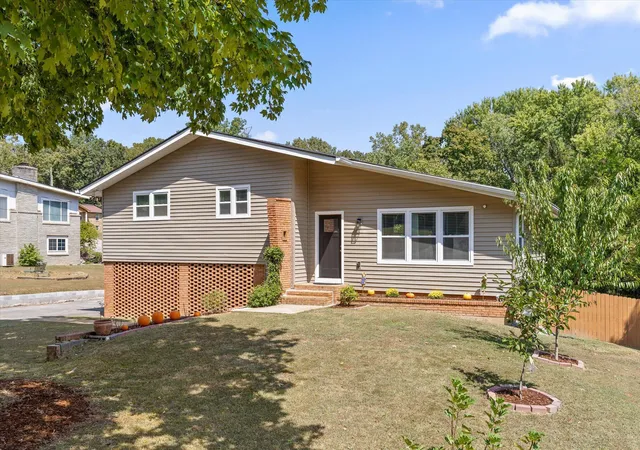 Photo 1 of Single family home for sale at 3905 Melinda Cir, Chattanooga, TN 37416 | MLS# 1543319 | Listing updated on 2026-10-26