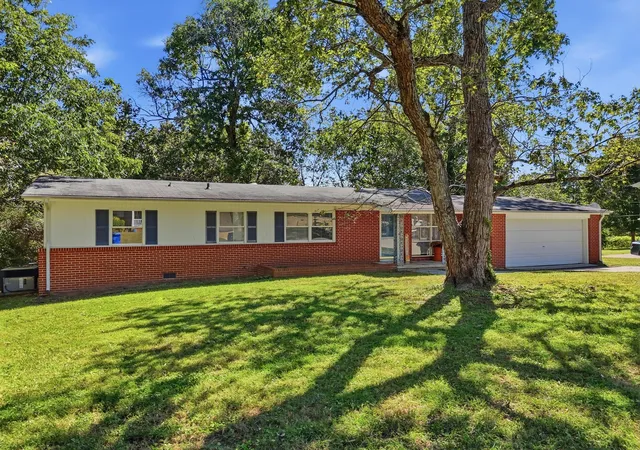 Photo 2 of Sale Pending at 1622 Fernwood Cir, Chattanooga, TN 37421 | MLS# 1543497 | Listing updated on 2026-10-01
