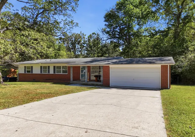Photo 3 of Sale Pending at 1622 Fernwood Cir, Chattanooga, TN 37421 | MLS# 1543497 | Listing updated on 2026-10-01